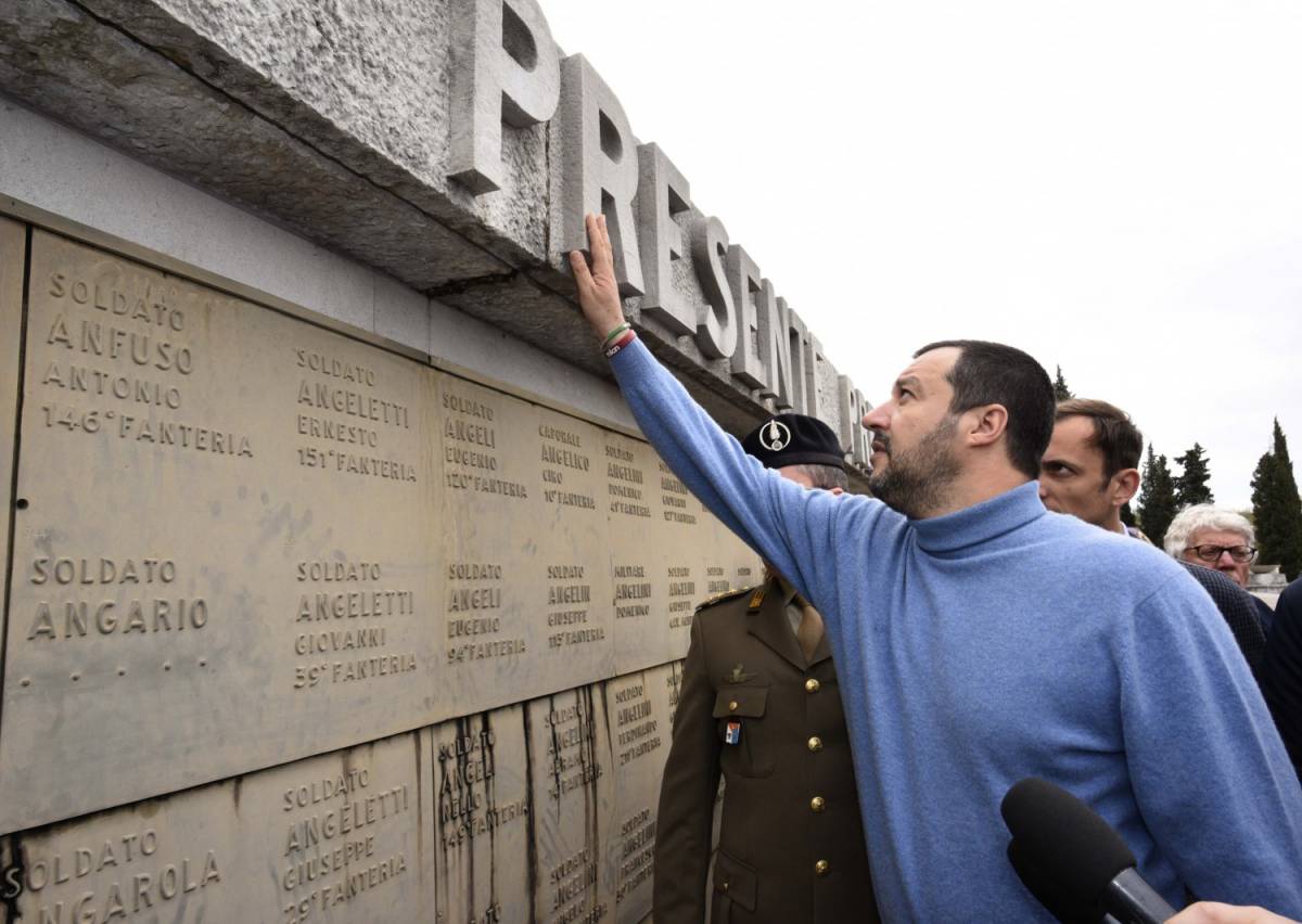 Tra Salvini e Di Maio volano gli stracci Consultazioni rinviate