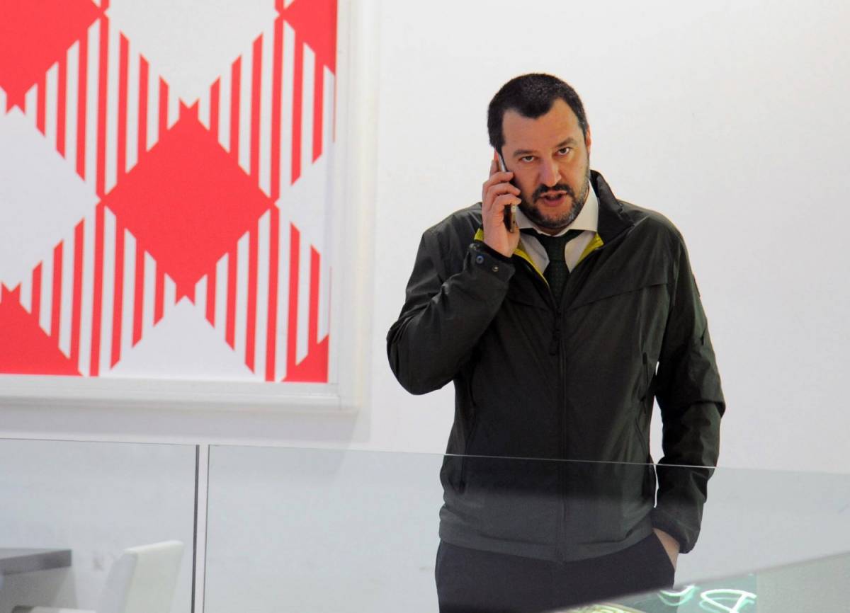 Salvini sceglie Putin. Ma Berlusconi frena: "A volte meglio tacere"