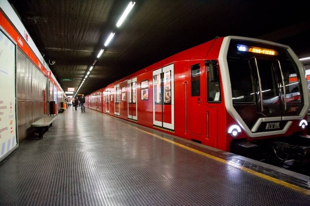 Paura in metropolitana: alcuni passeggeri feriti a causa di una brusca frenata