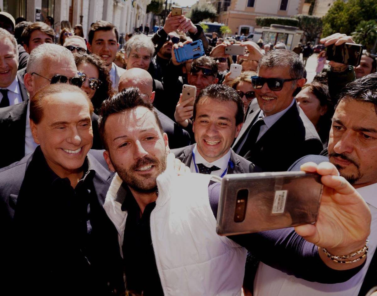 Berlusconi contro Di Maio: "Non sta a lui dirmi cosa fare"