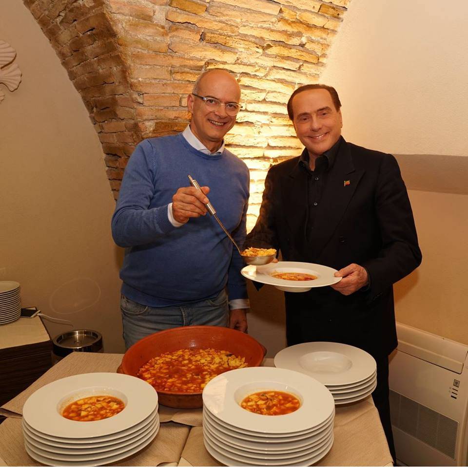 Dall'elicottero al brodetto, la giornata di Berlusconi in Molise