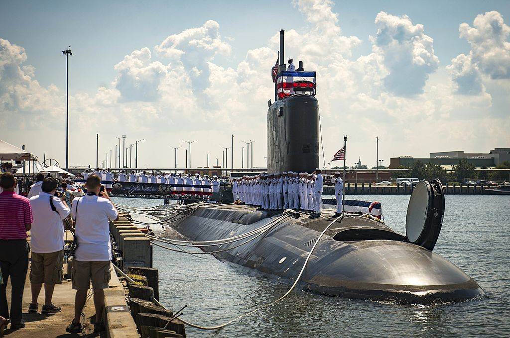 Dal porto di Napoli all'attacco in Siria Il sottomarino fa infuriare de Magistris
