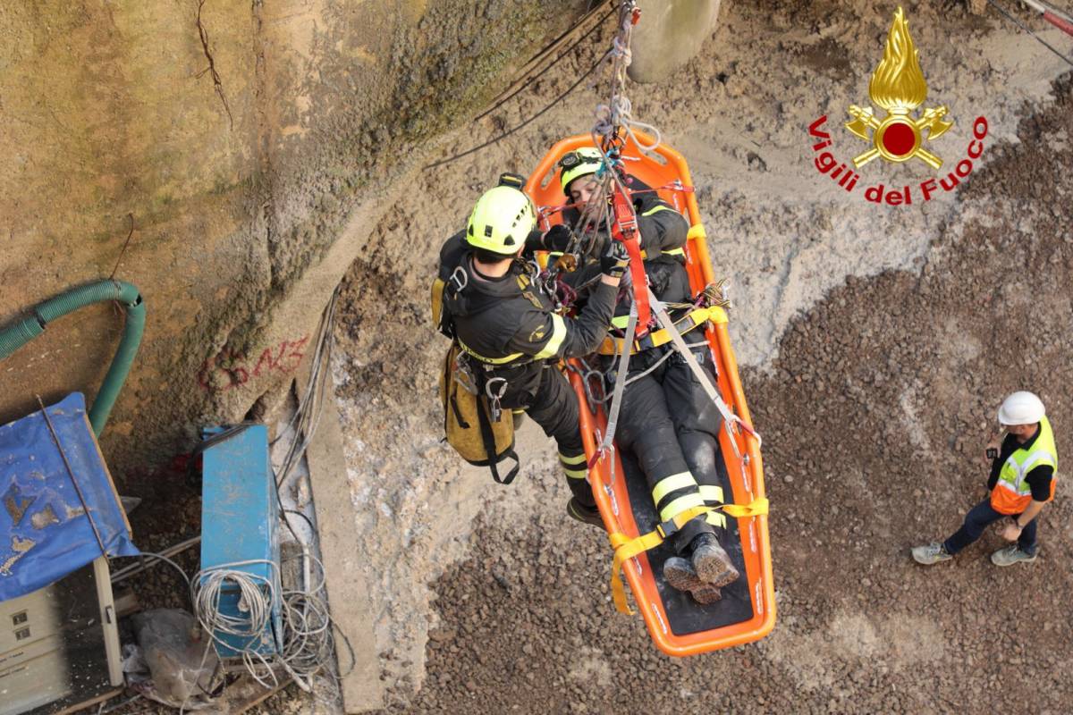 Gli speleologi "salvano" un operaio