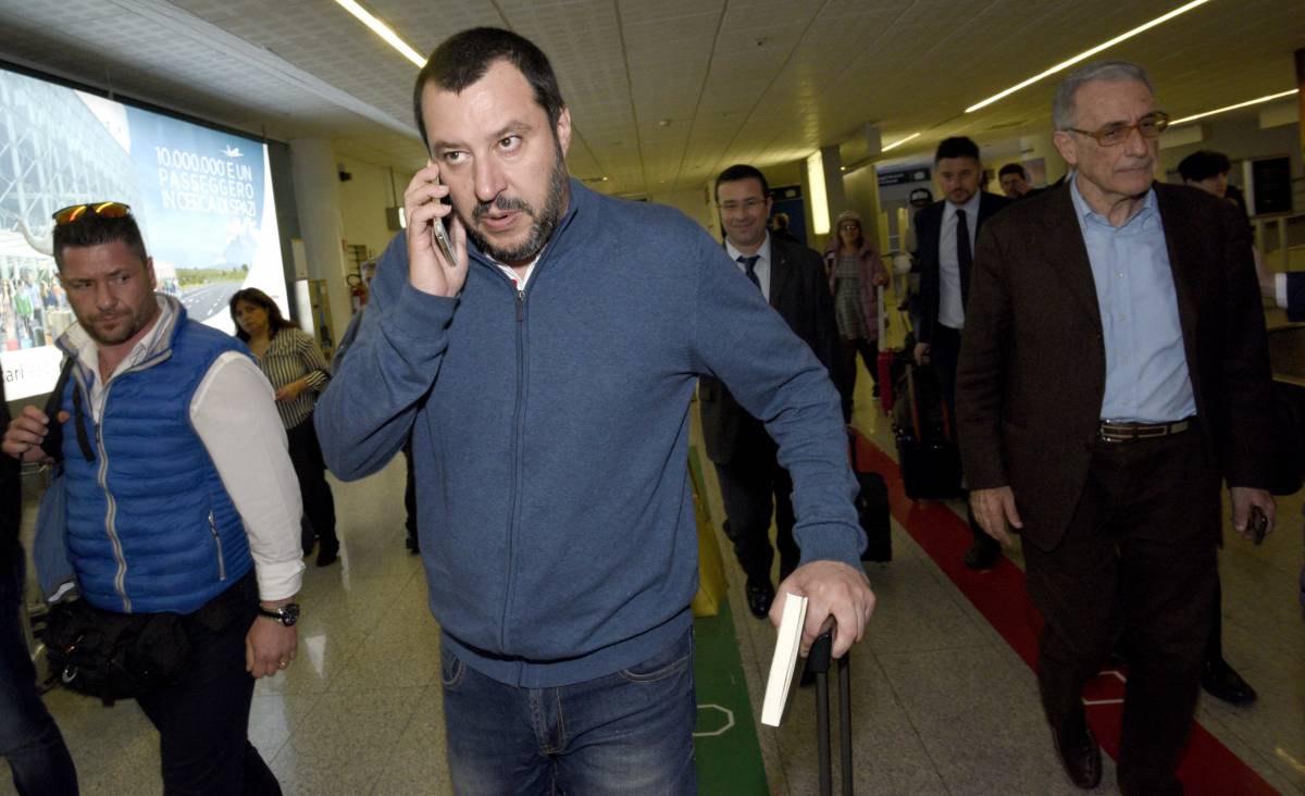 Salvini: "Proverò a far uscire il M5S dal castello dorato"