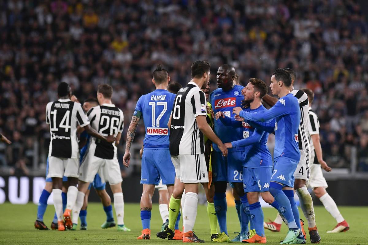 Il Napoli batte la Juventus e riapre il campionato
