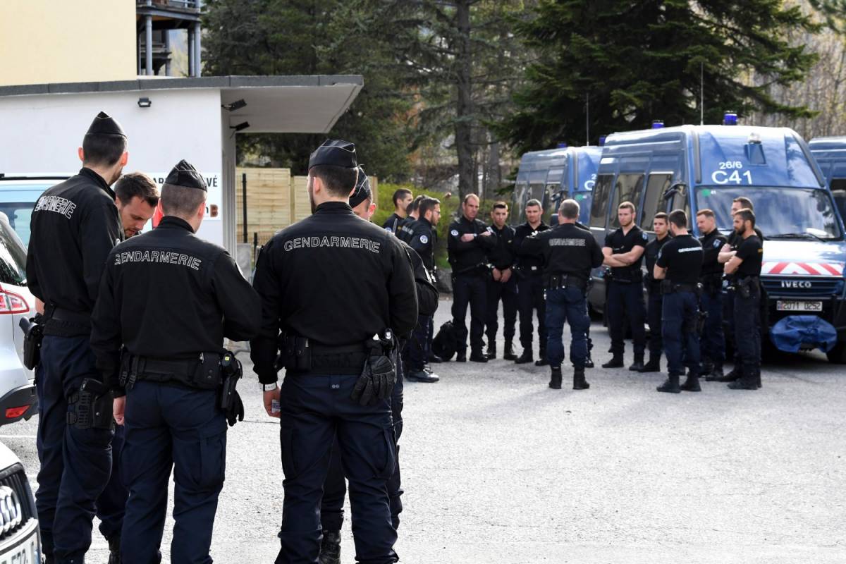 Scontri al confine, 4 italiani fermati dalla polizia francese: "Hanno aiutato i migranti a entrare"