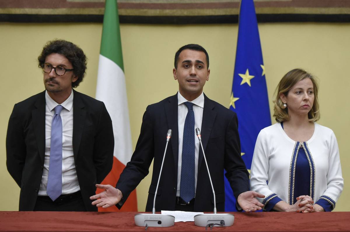 Luigi il paranoico si inventa complotti: accerchiati da Renzi, Berlusconi e Salvini