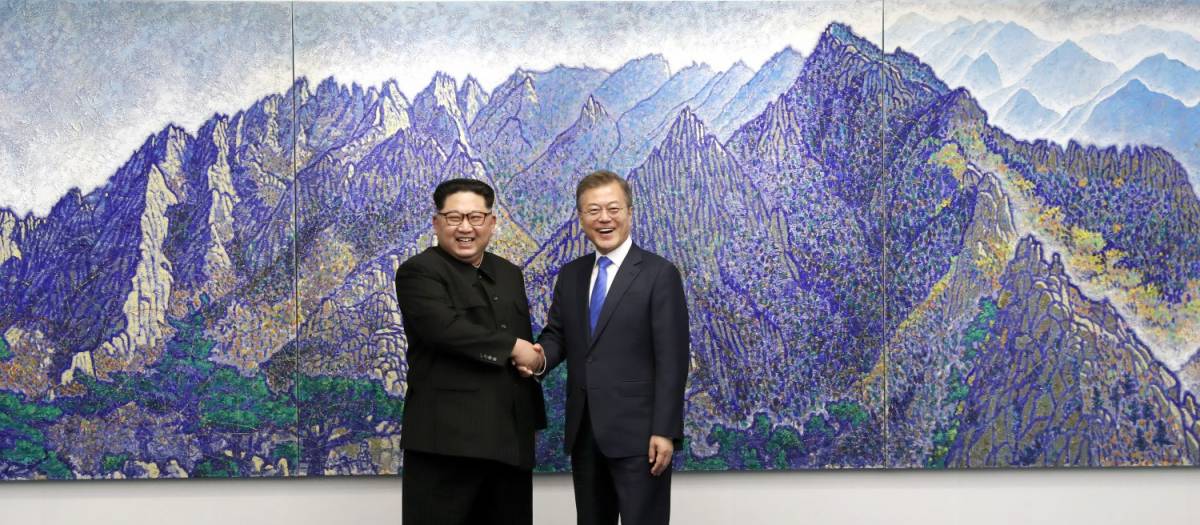 Coree, storico incontro al confine tra Sud e Nord. Kim: "Inizia una nuova era"