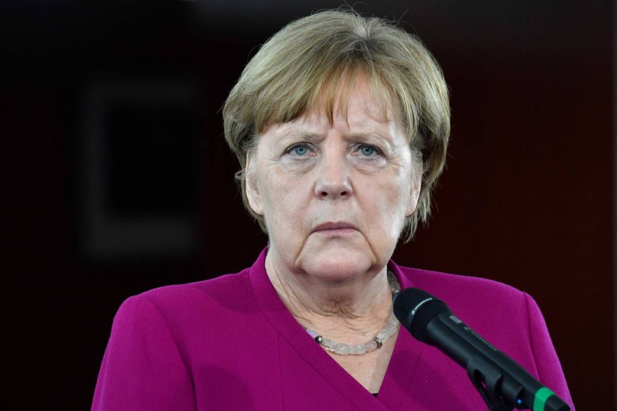 Da Merkel un segnale all'Italia: "Dobbiamo parlare direttamente"