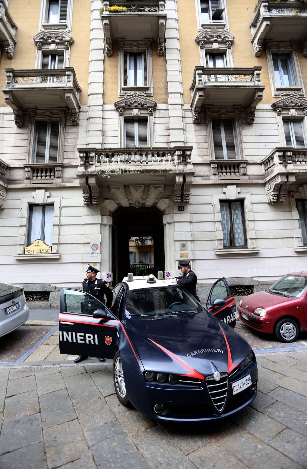 Carabinieri in via Settembrini a Milano, teatro di una delle aggressioni