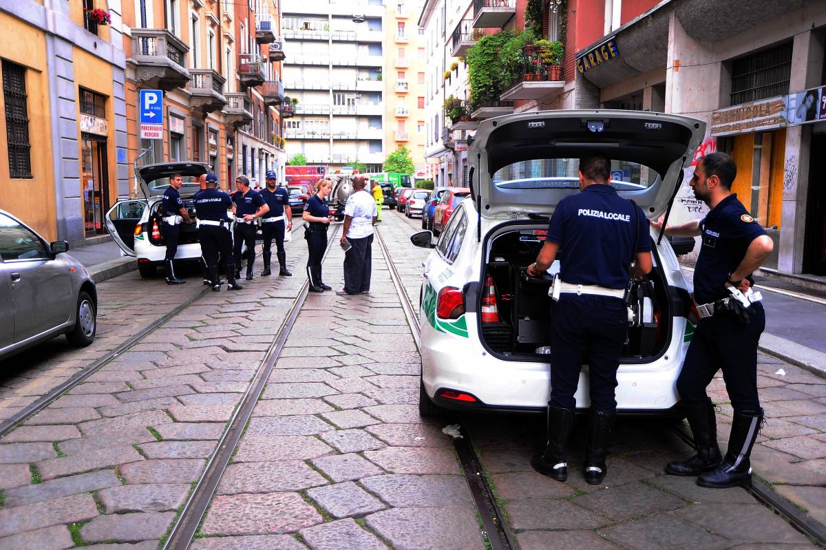 Un furgone in retromarcia  travolge e uccide  uomo di 46 anni