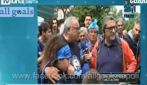 Carlo Alvino, giornalista tifoso del Napoli minacciato in diretta: "Via o ti pestiamo" 
