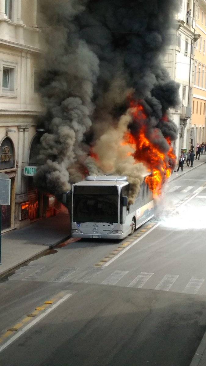 Bus in fiamme a Roma: "Non fu sabotaggio"