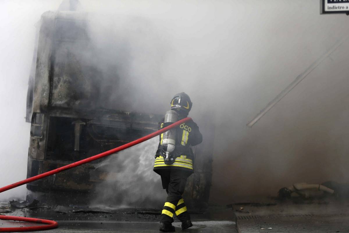 Autobus in fiamme, parla la donna ferita: "Roma senza dignità"
