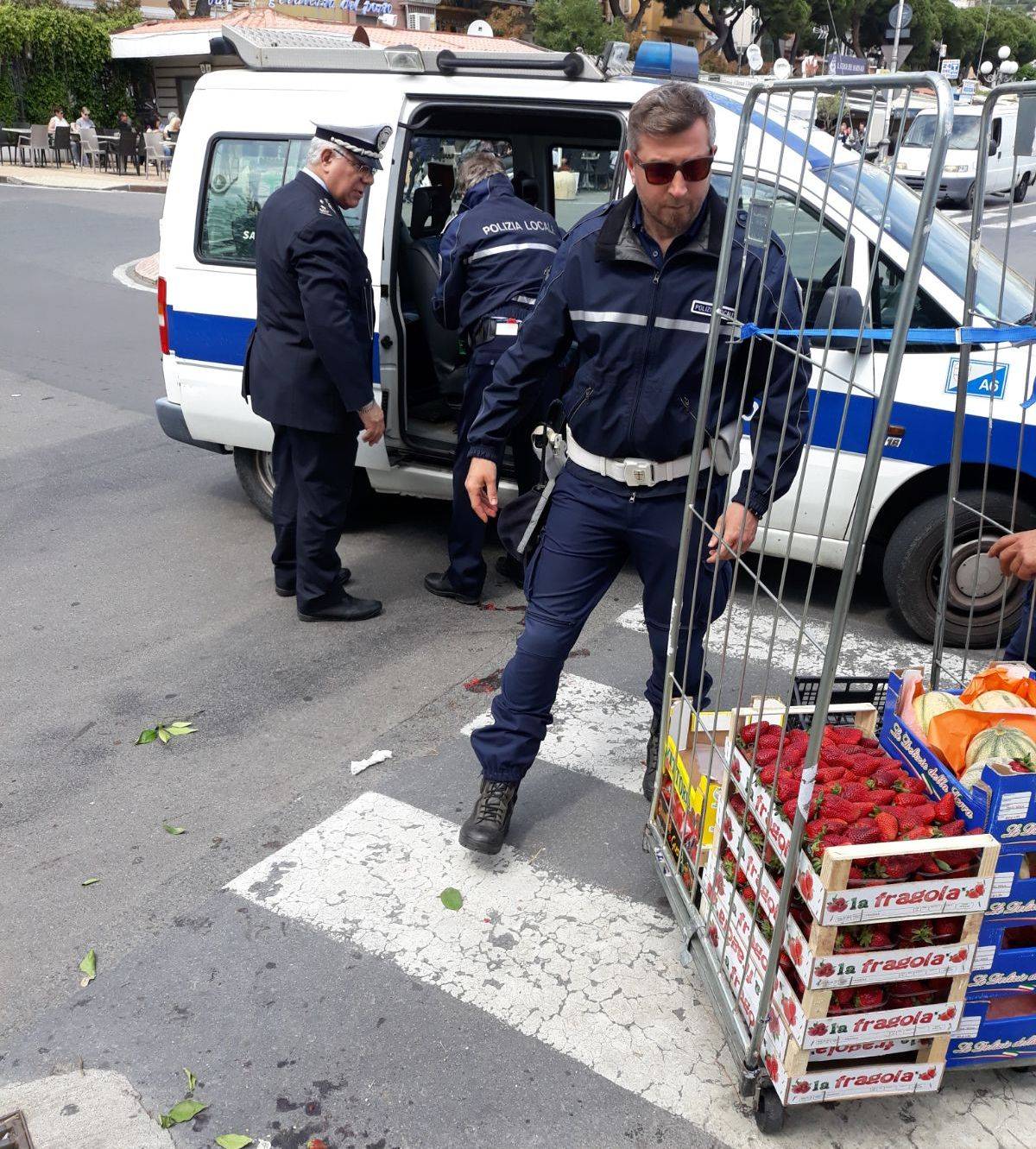 Sanremo, 5mila euro di multa a un venditore abusivo di frutta