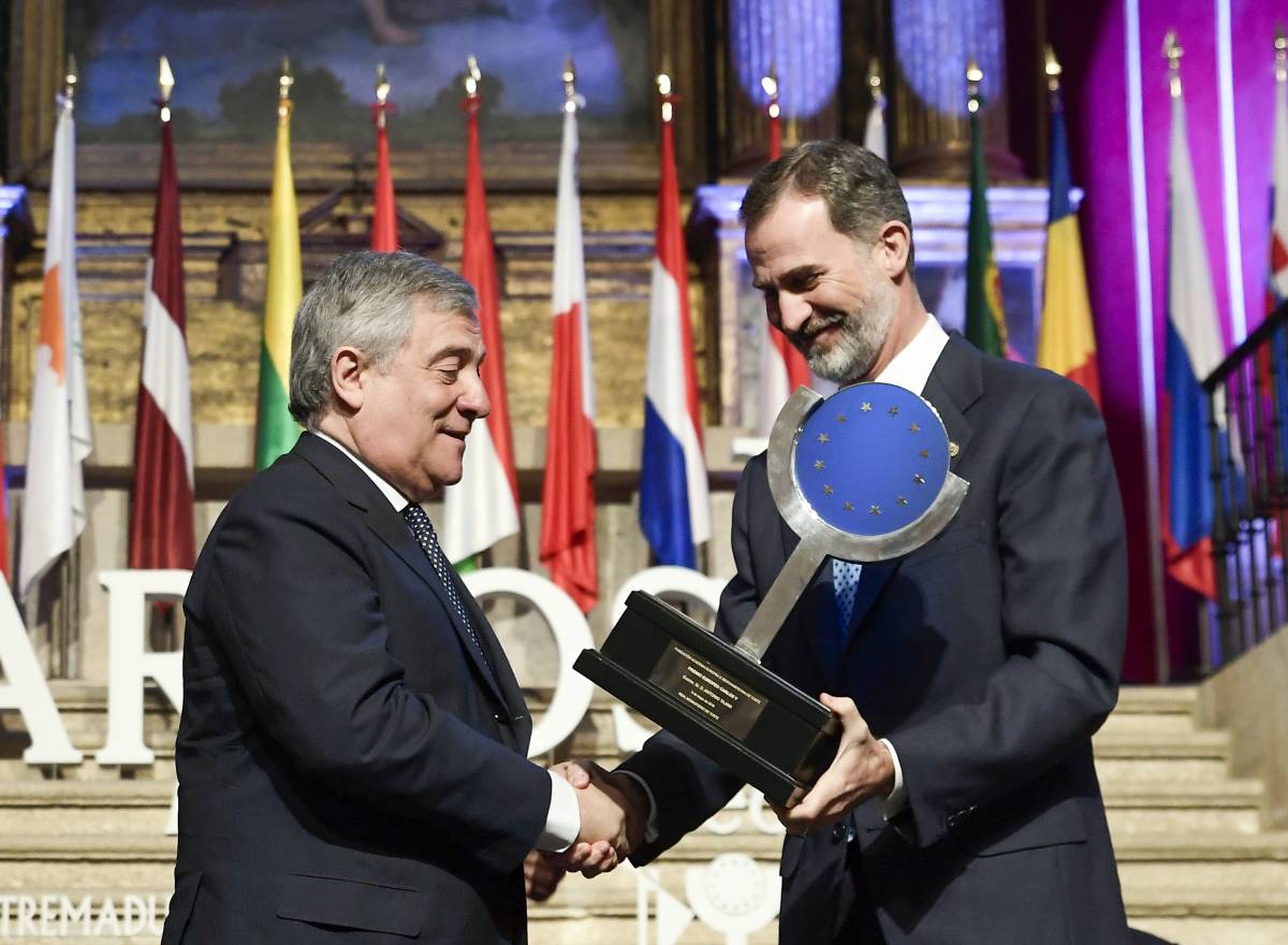 Re Felipe "incorona" l'europeista Tajani