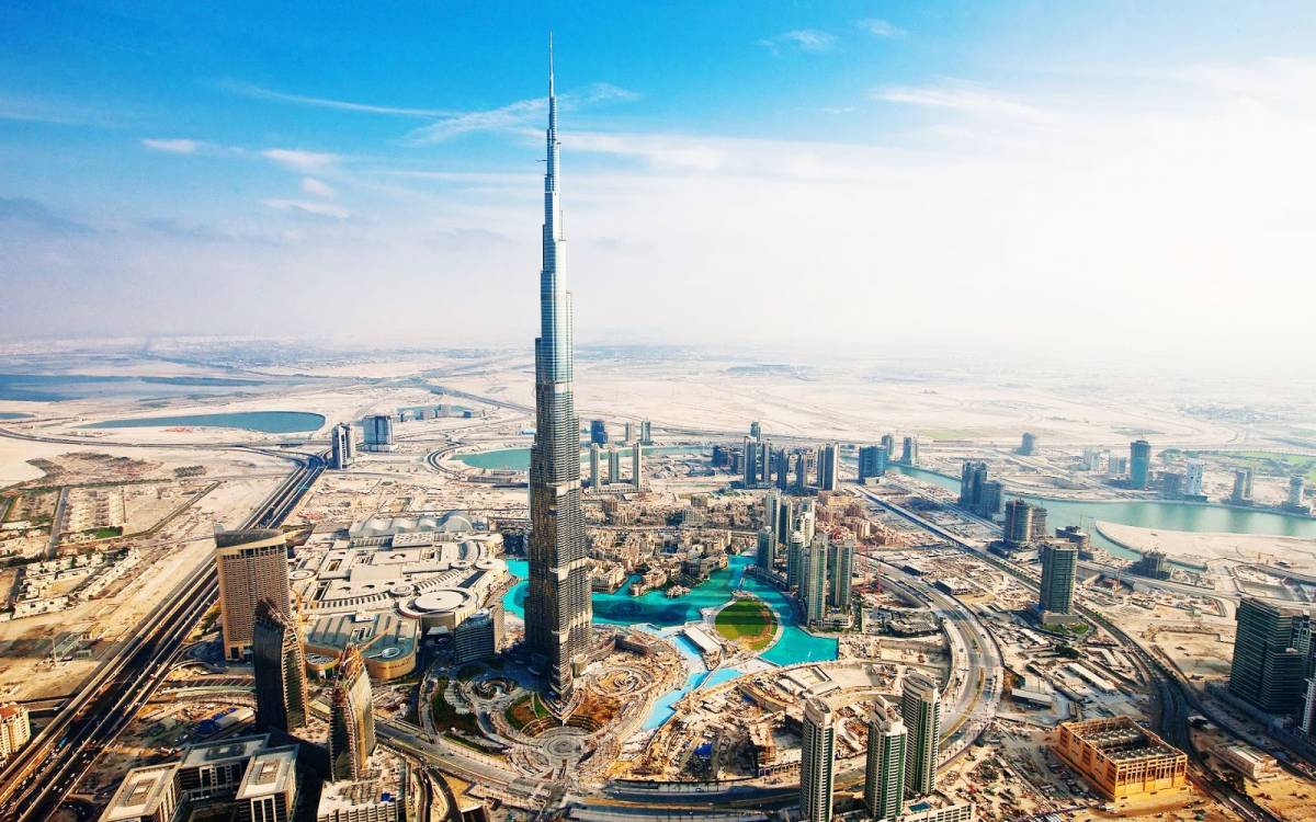 "Mia madre sta male" ma era a Dubai: dipendente pubblico denunciato a Como