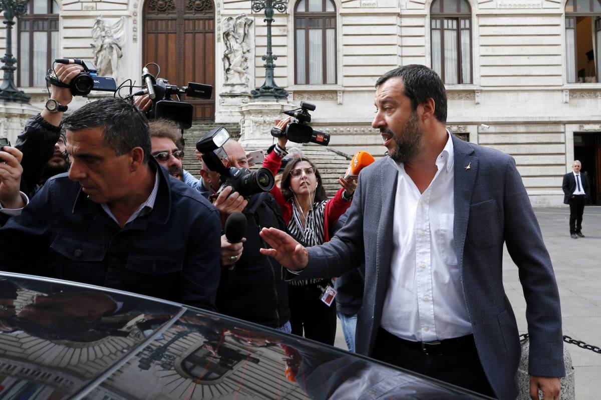 Governo, Salvini vuole il Viminale: "Garantirò il rimpatrio dei migranti"