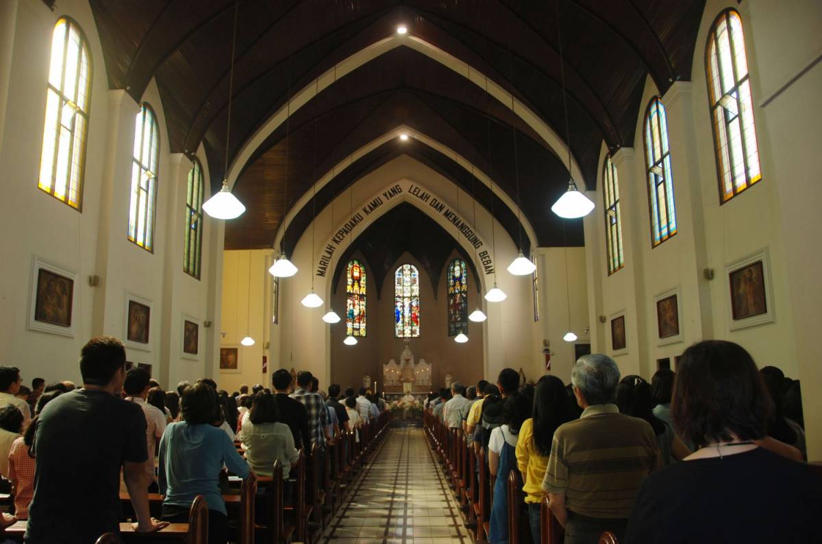 Indonesia, è stata una famiglia a compiere gli attentati nelle chiese