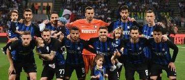 Inter-Sassuolo, i calciatori nerazzurri sfilano con i figli: la società non ha gradito