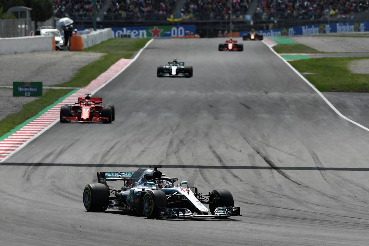 Hamilton fa la pole, la Mercedes fa paura