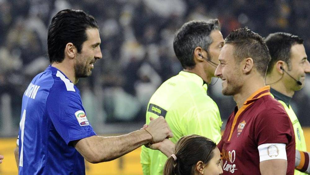 Buffon, lettera commovente di Totti "Caro Gigi, noi diversi ma uguali"