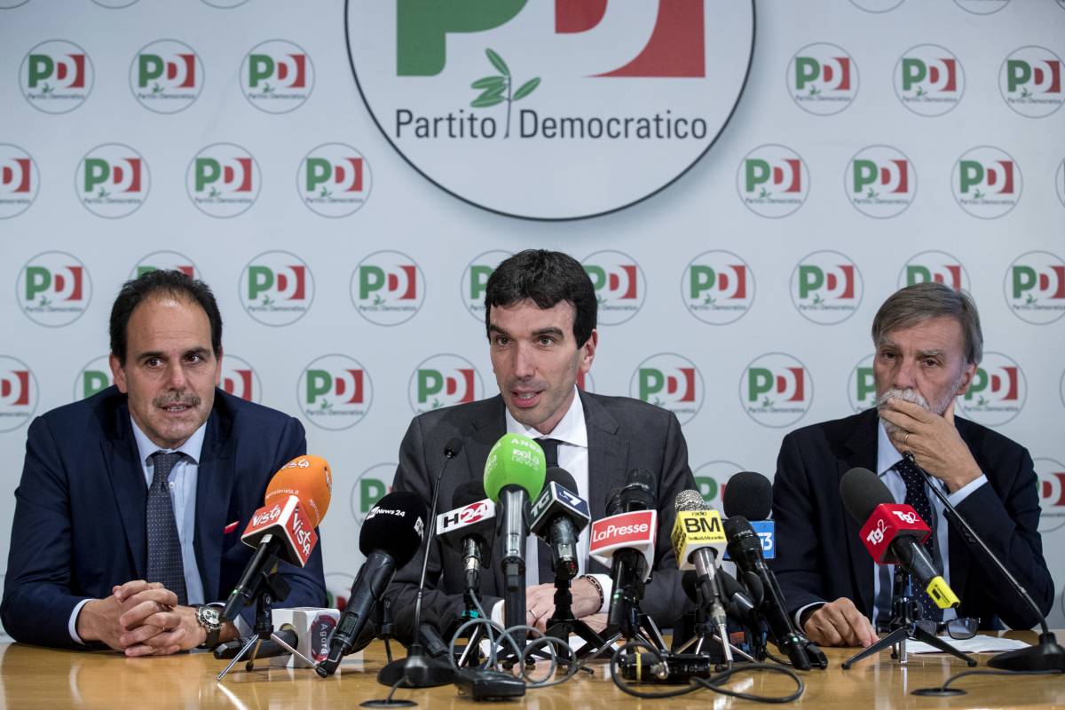 Per evitare la spaccatura l'assemblea Pd congela le dimissioni di Renzi