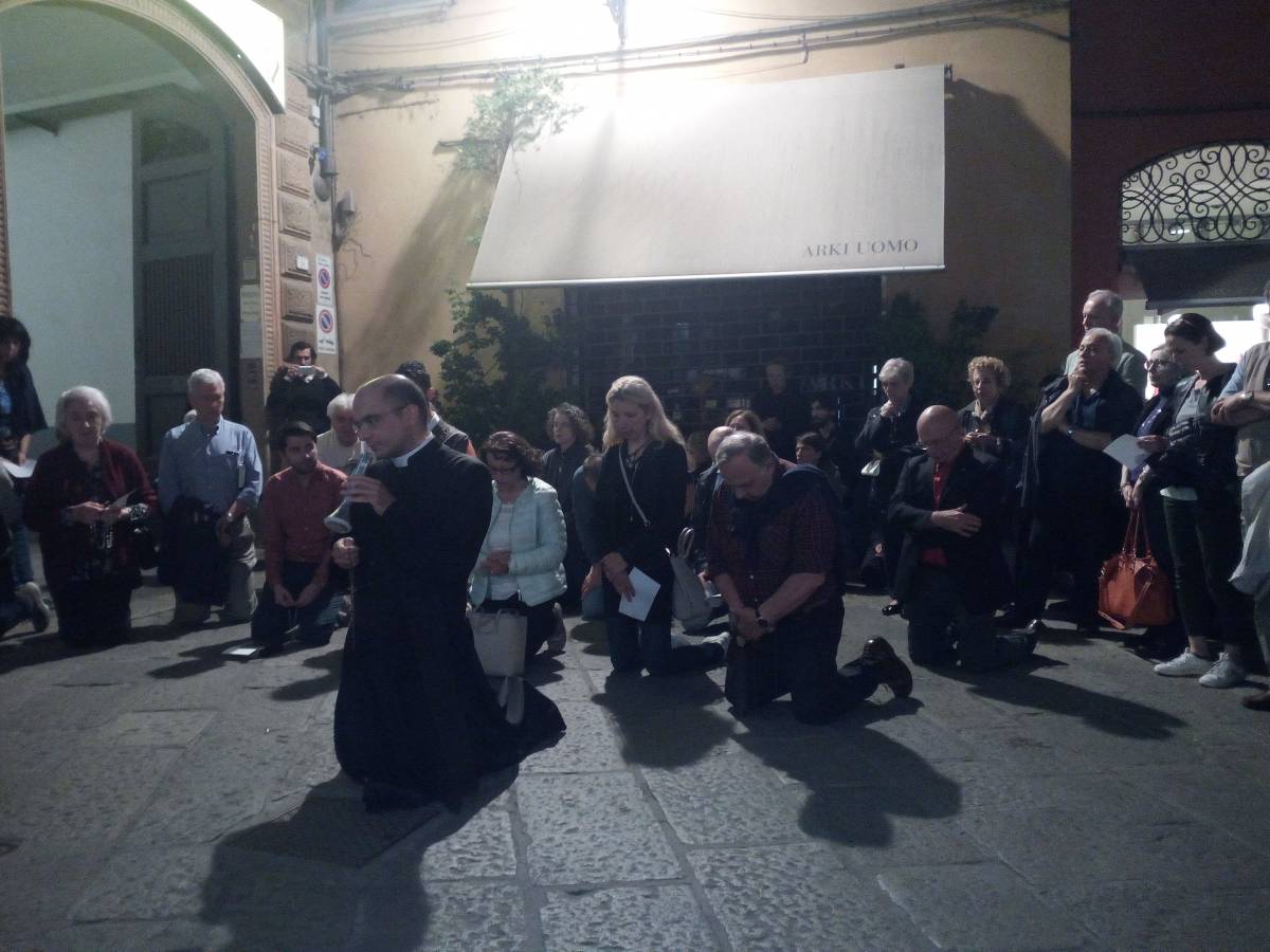 Reggio Emilia, la veglia di preghiera omosex: "Il nostro pastore ci ha abbandonato"
