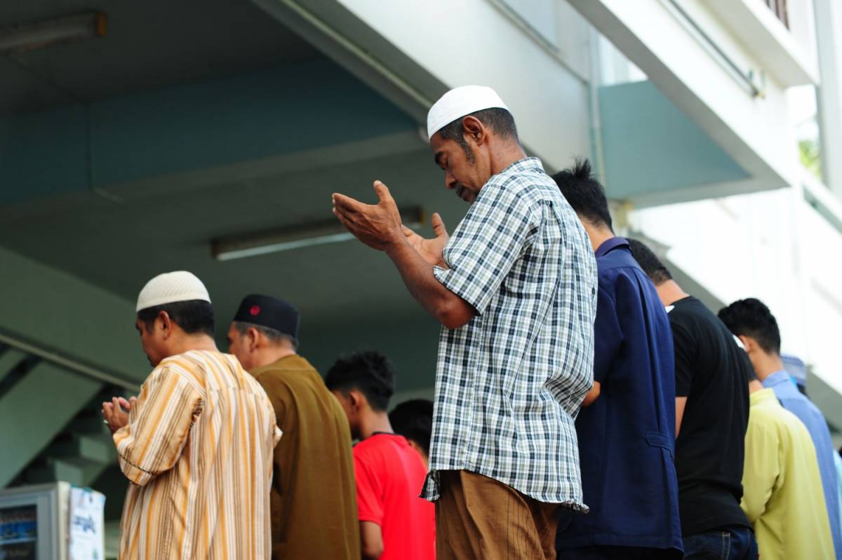 Moschee, fine dell'ipocrisia: nei locali abusivi non si prega