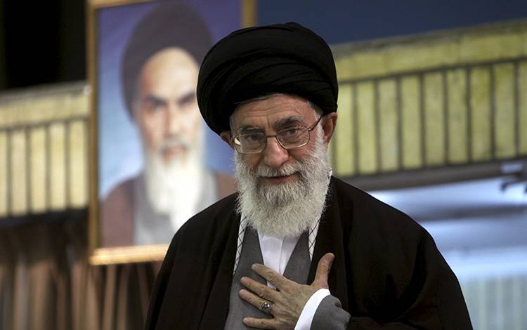 Iran, il regime teme la crisi. E scende in campo Khamenei