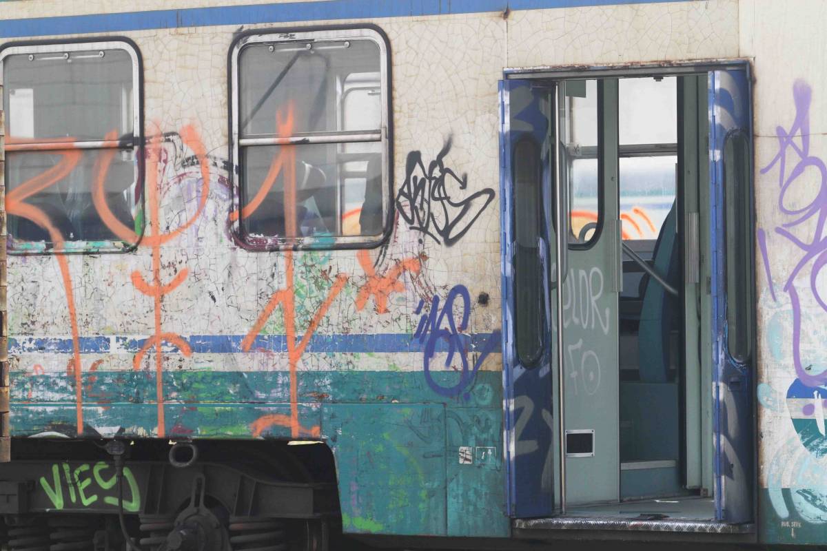 Treni regionali da paura Crescono vandalismi e furti