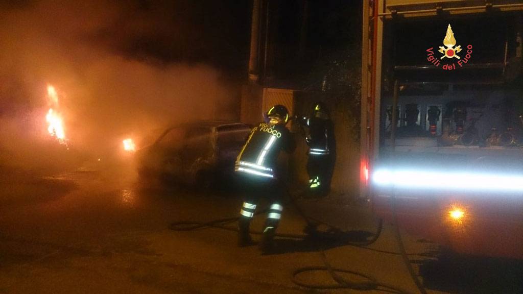 Calabria, ritrovato cadavere carbonizzato in un'auto