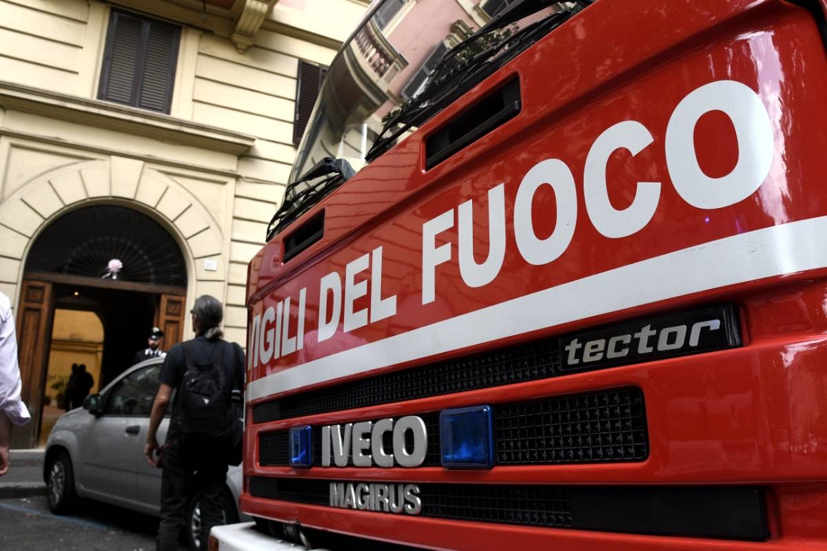 Cagliari, corpo mutilo scoperto per caso durante spegnimento incendio
