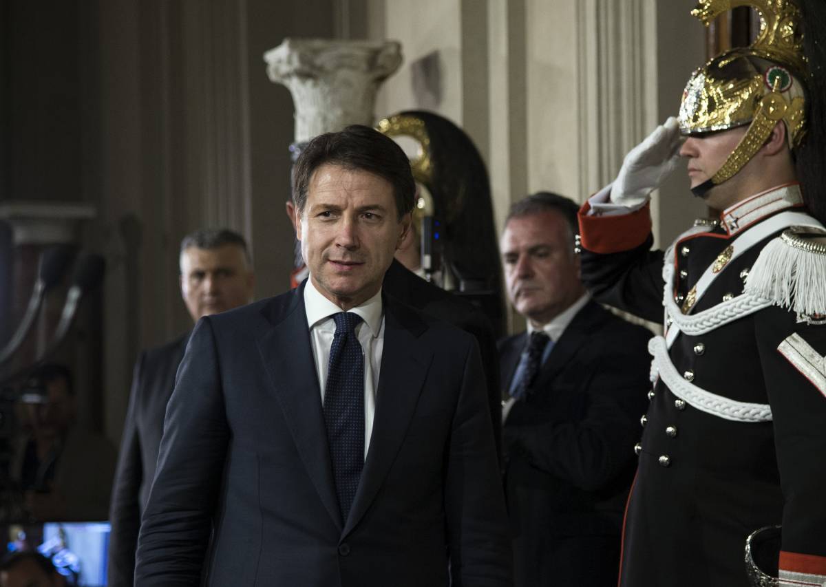 La frecciata di Conte: ​'Renzi mi chiama collega. Ma pure lui è professore?'