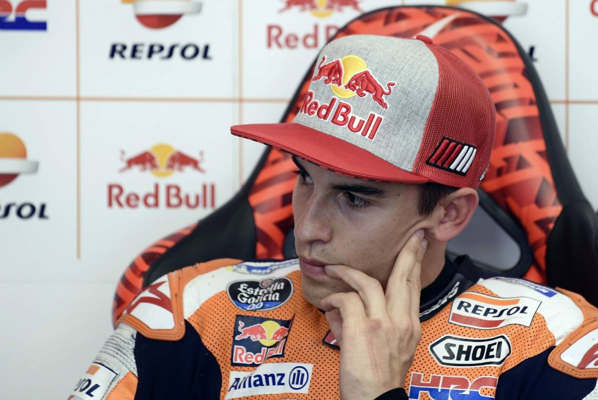 MotoGP, preparata una lapide per Marquez: quando il tifo va oltre