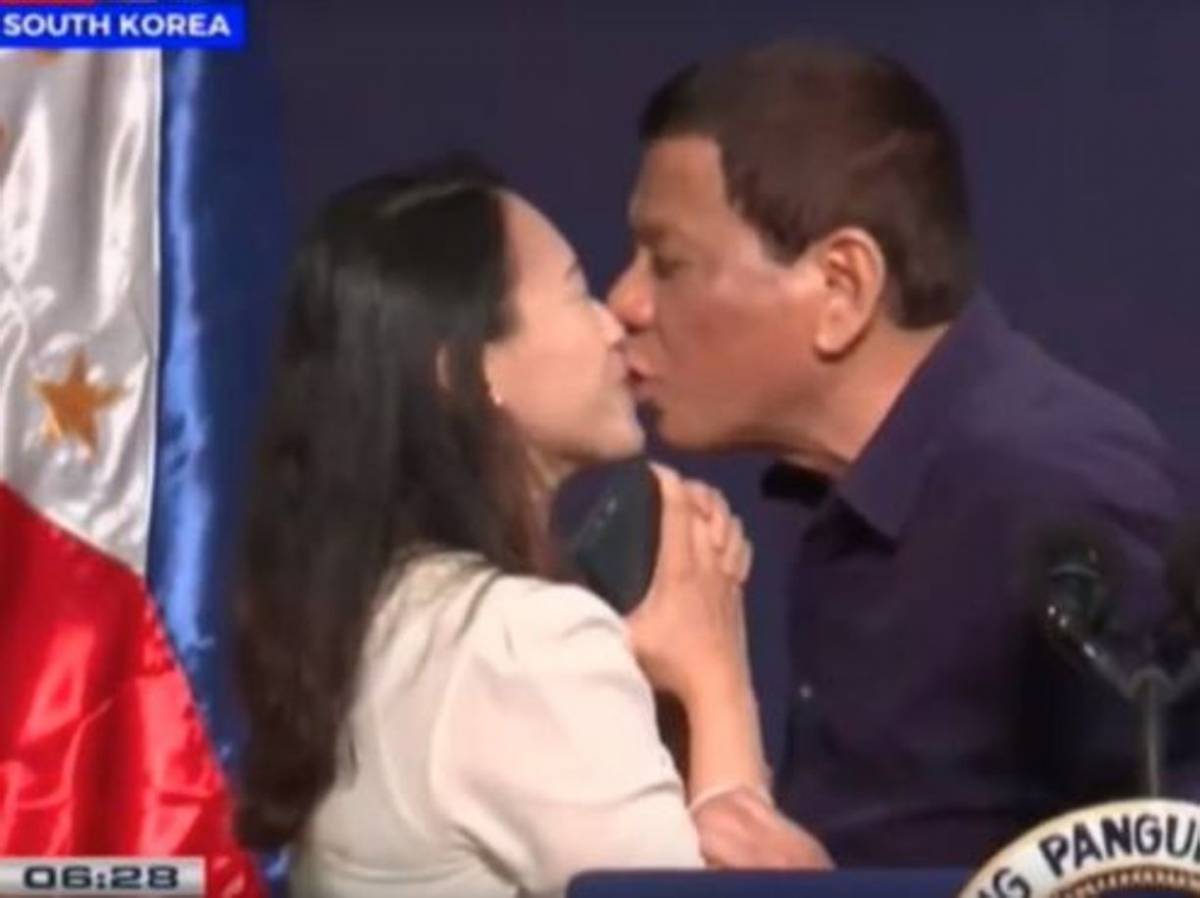Bufera su Duterte Bacio forzato con una donna
