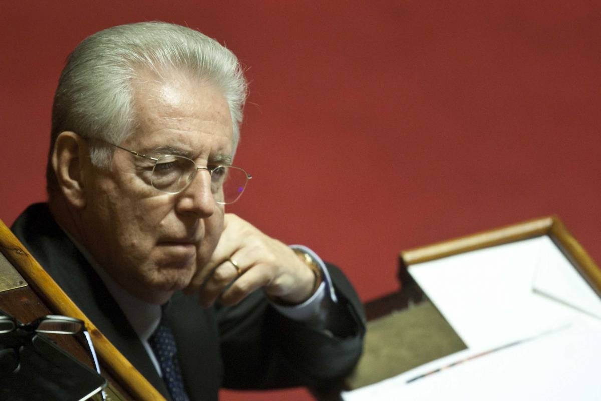 Il contrappasso di Monti: "Manovra dettata dalla Ue, mai vista una cosa simile"
