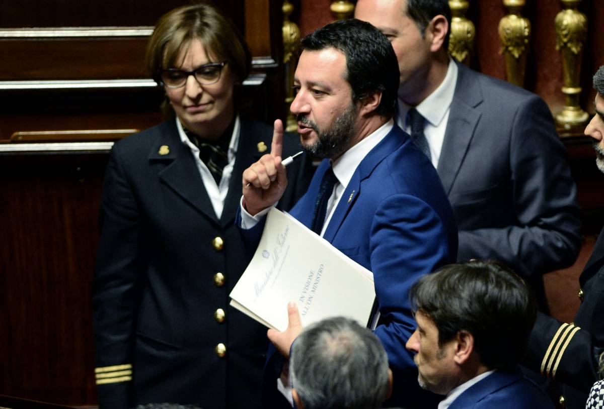 I buonisti processano Salvini: "Riapra subito i porti italiani"