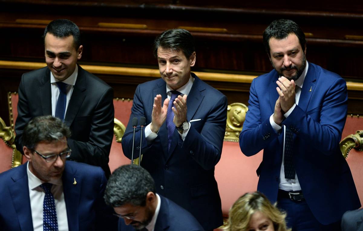 Consenso dei ministri: Salvini primo Di Maio crolla