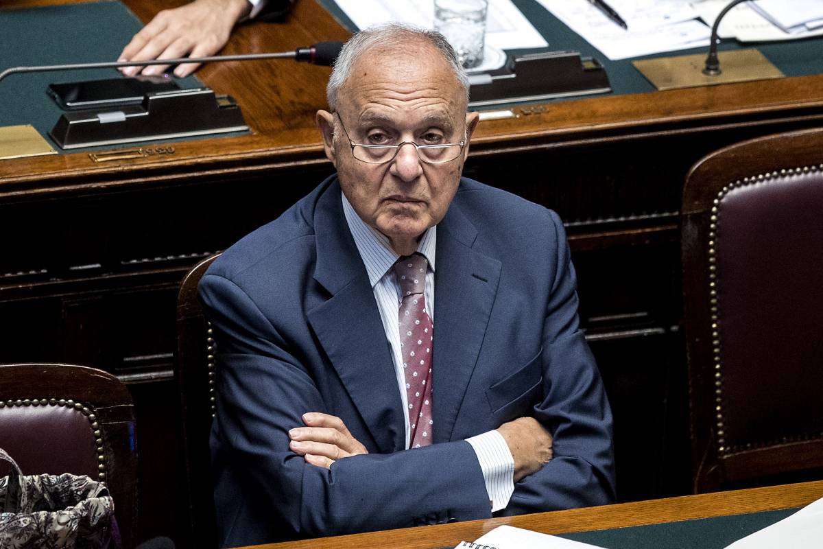 Savona lancia l'allarme: "L'Italia a rischio recessione"