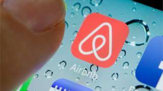 Le capitali contro Airbnb:  la rivoluzione paga pegno