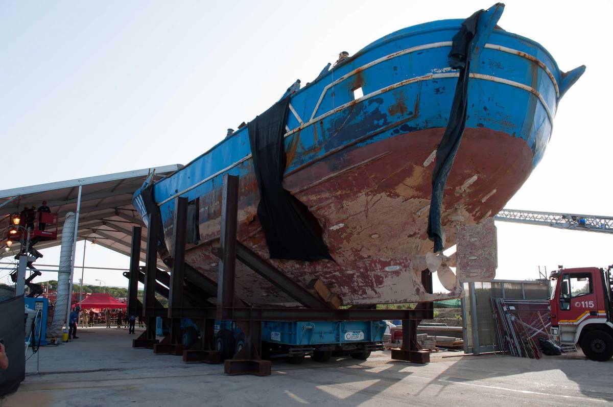 Siracusa, una barca lascia 53 migranti sulla spiaggia di Noto