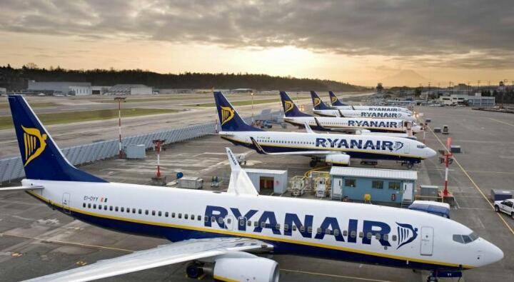 Ryanair, piloti in sciopero: 400 voli cancellati
