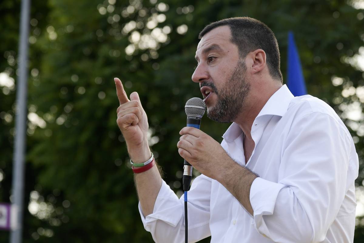 Salvini risponde a Macron: "Non prendo lezioni da lui"