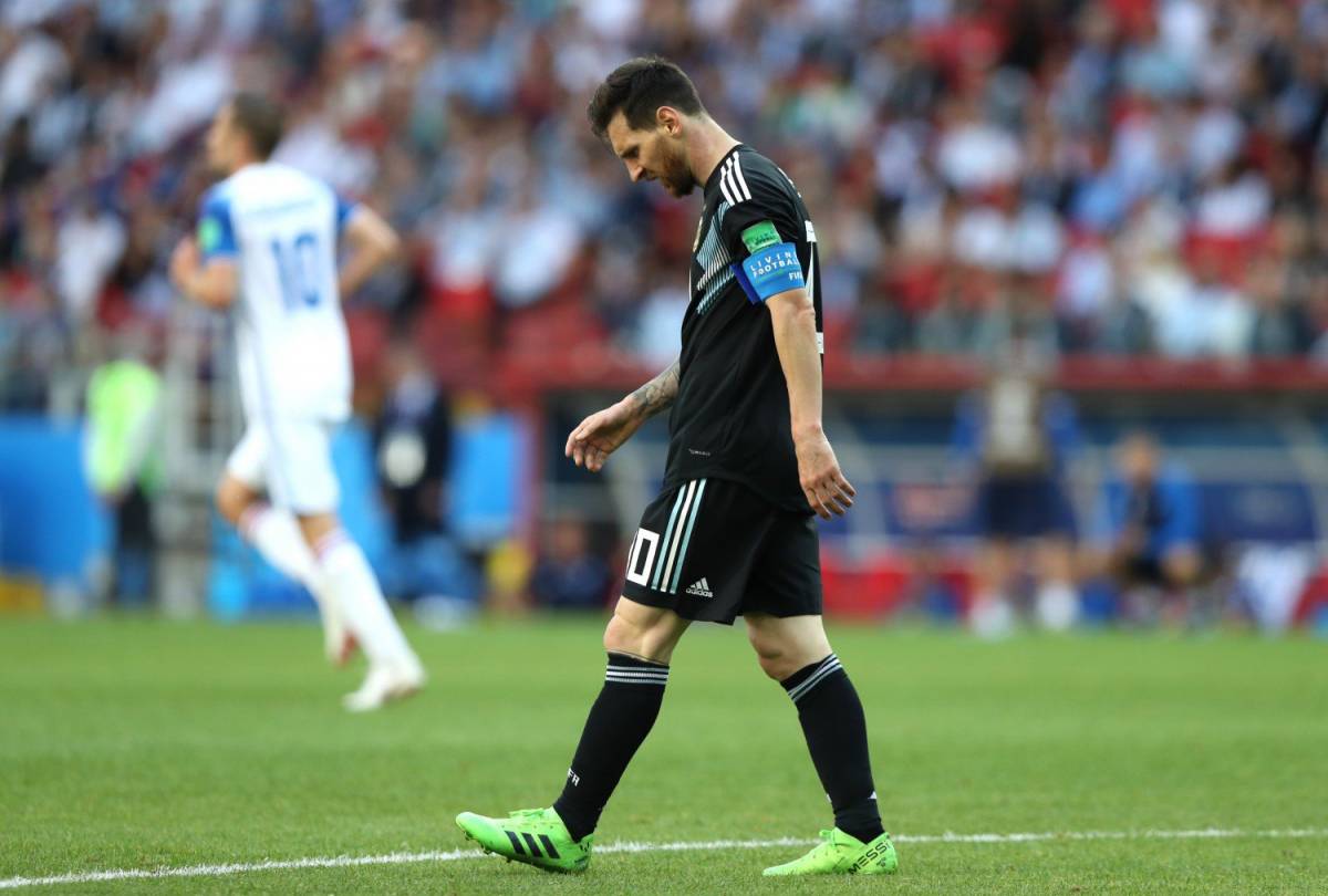 Messi è una vera pulce e scompare davanti alla piccola Islanda