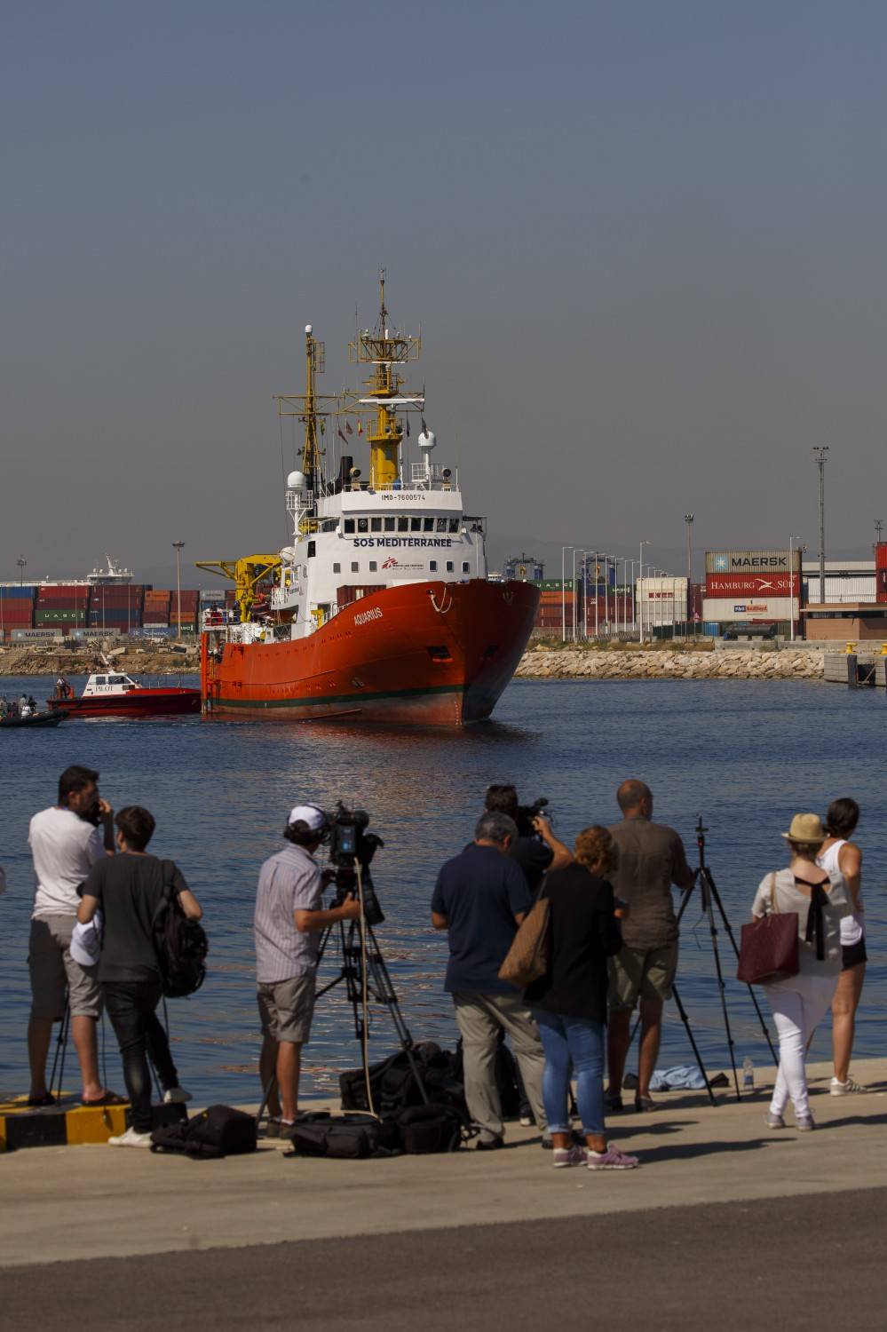 La Aquarius a largo della Libia "Salvati 141 migranti in mare"