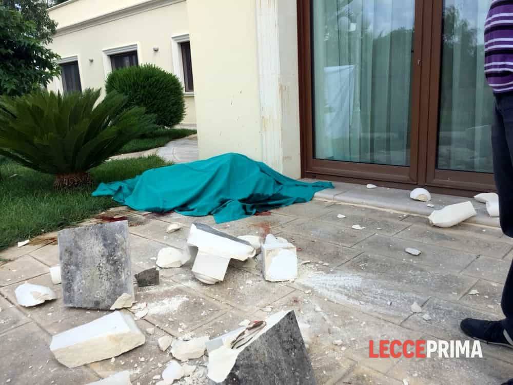 Lecce, cede il balconcino: muore un operaio di 32 anni