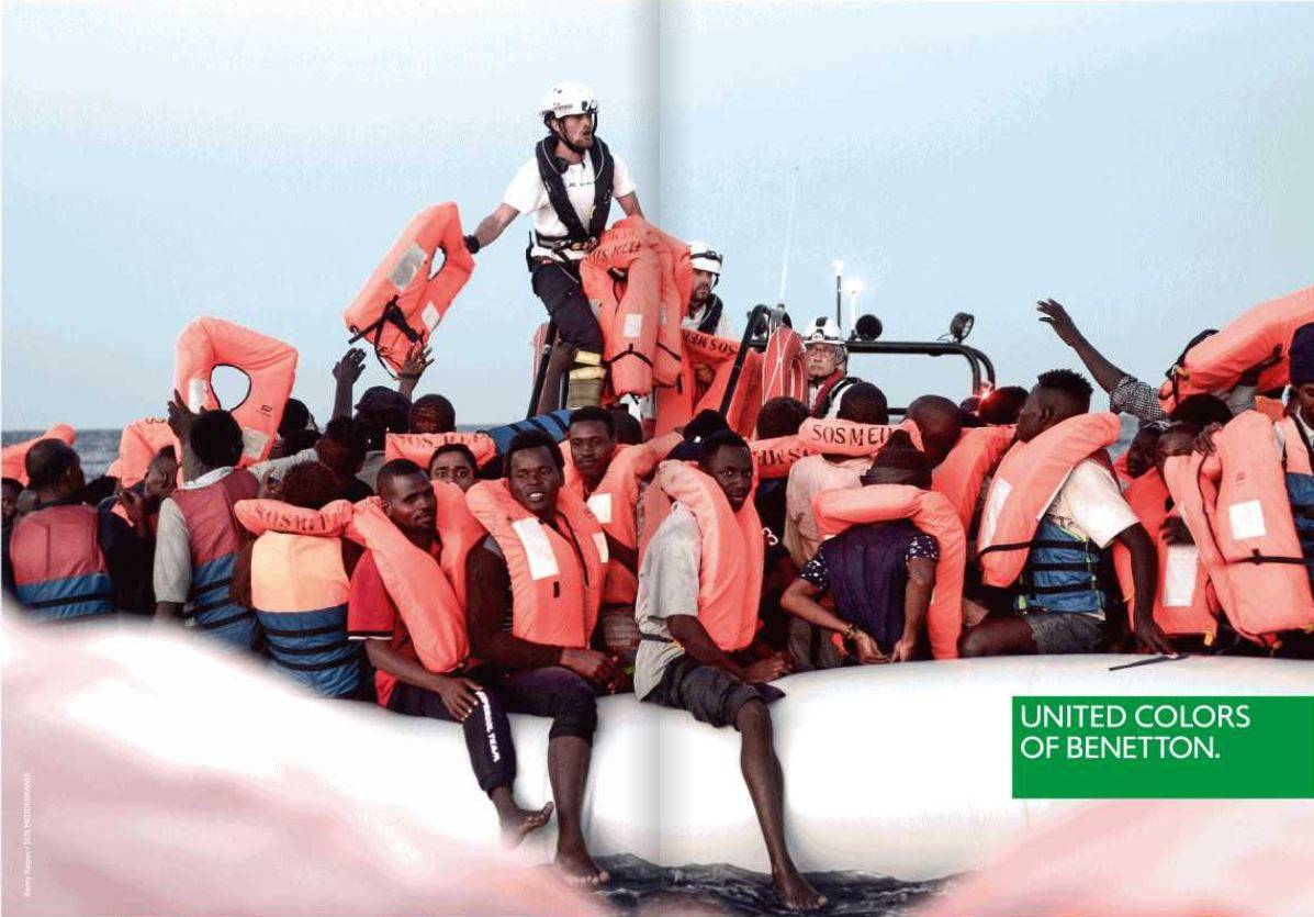 Lo spot Benetton coi migranti. Ira Lega: "Mai più vostre magliette"