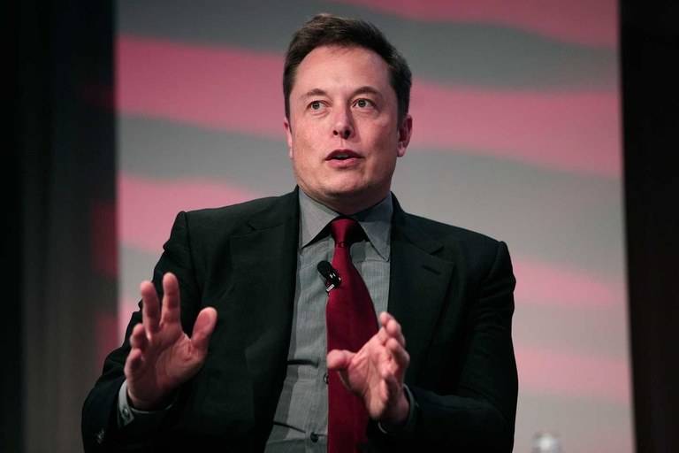 Tesla, accusato di frode Musk lascia la guida e paga una multa