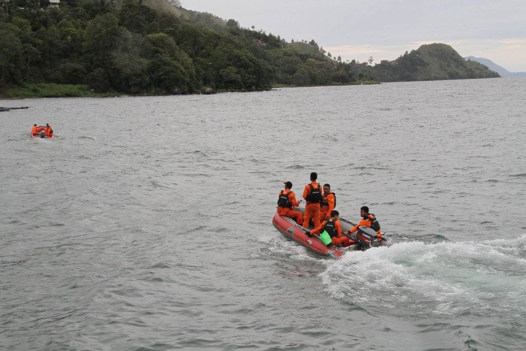 Affonda un traghetto in Indonesia: "Ci sono almeno 178 dispersi"